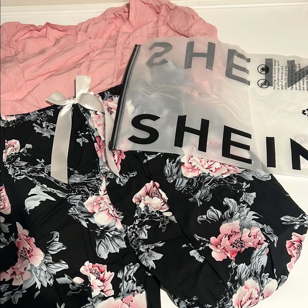 SHEIN Pink and Black Floral Pajama Set⭐️